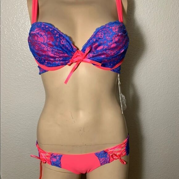 Beach Bunny Bikini Set - Picture 1 of 7